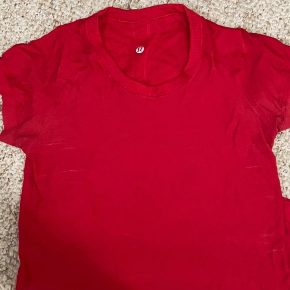 Lululemon red short sleeve swiftly tech size 2